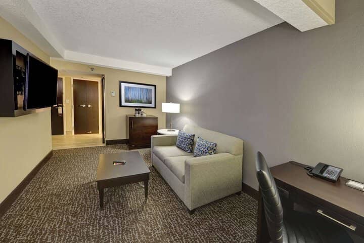 Room 28 of 67